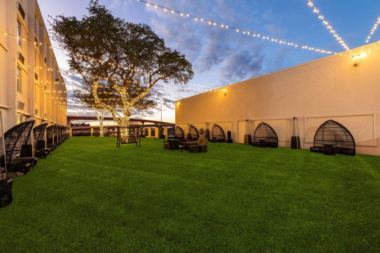 Отель Wyndham Dfw Airport Ирвинг Экстерьер фото