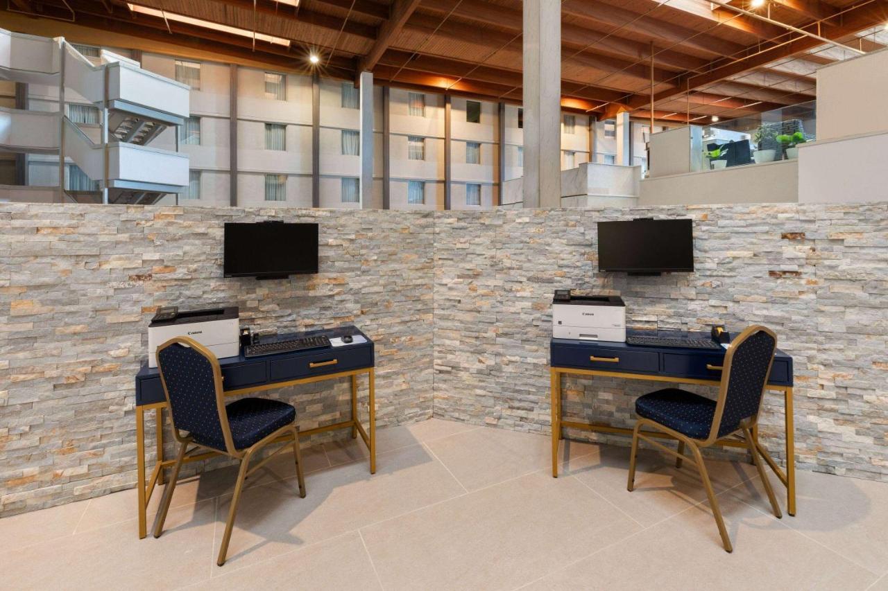 Отель Wyndham Dfw Airport Ирвинг Экстерьер фото