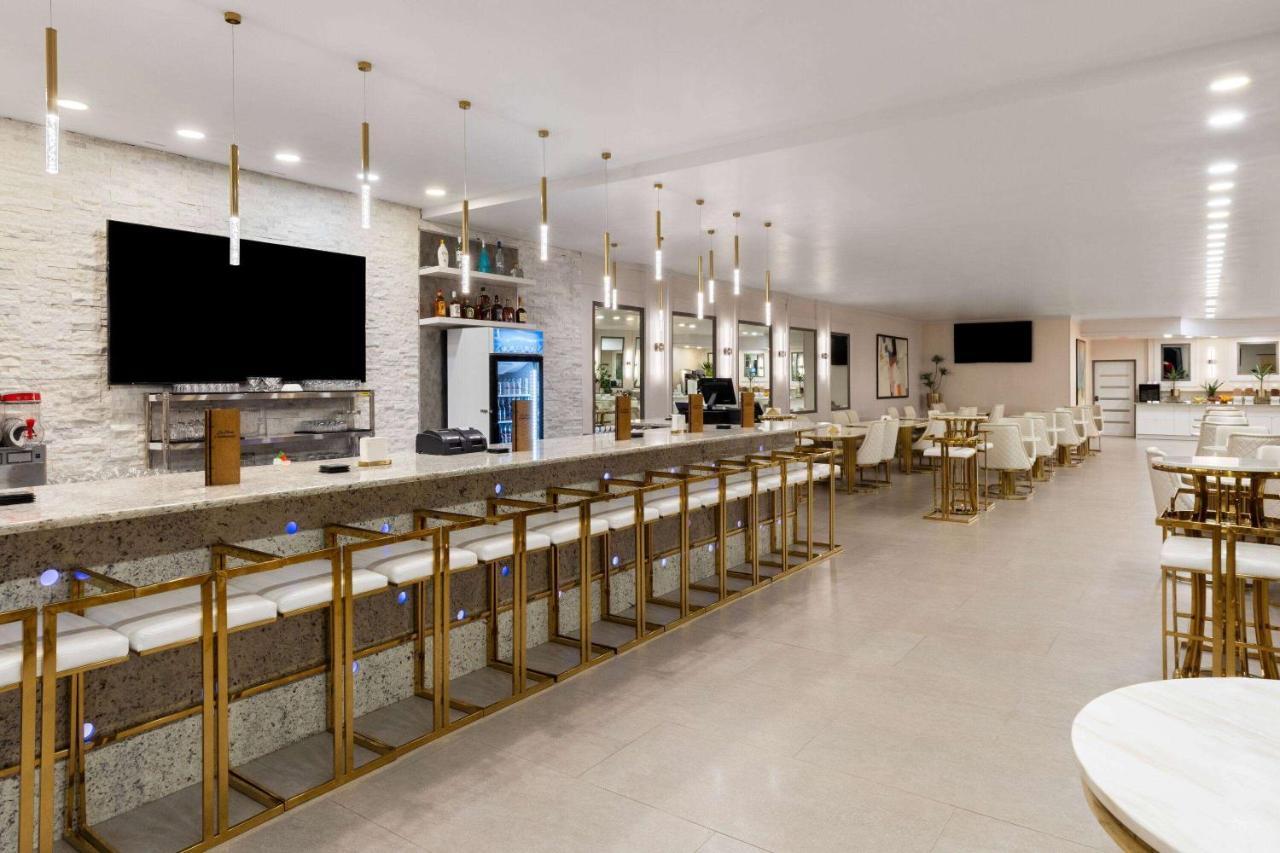 Отель Wyndham Dfw Airport Ирвинг Экстерьер фото