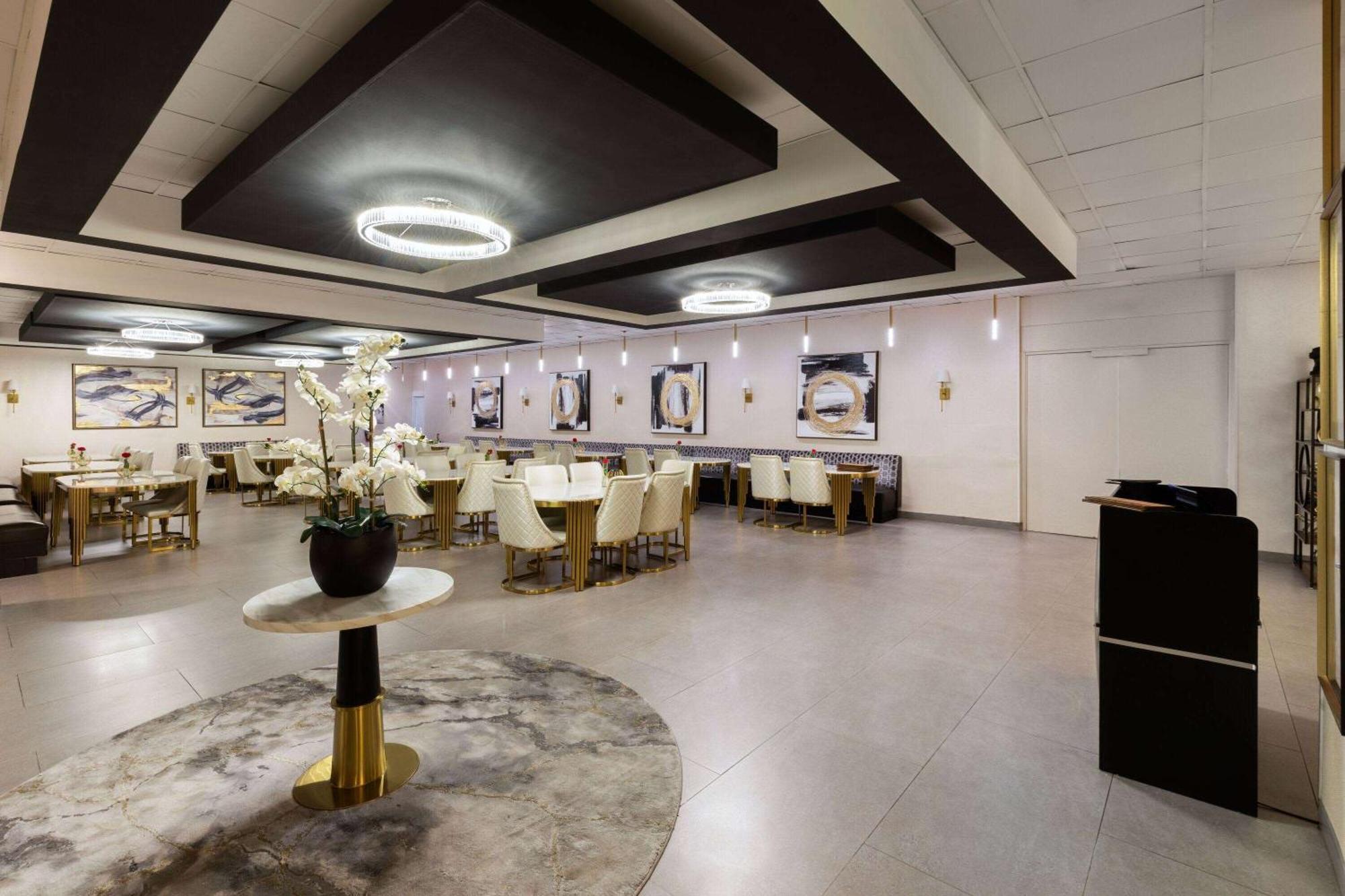 Отель Wyndham Dfw Airport Ирвинг Экстерьер фото